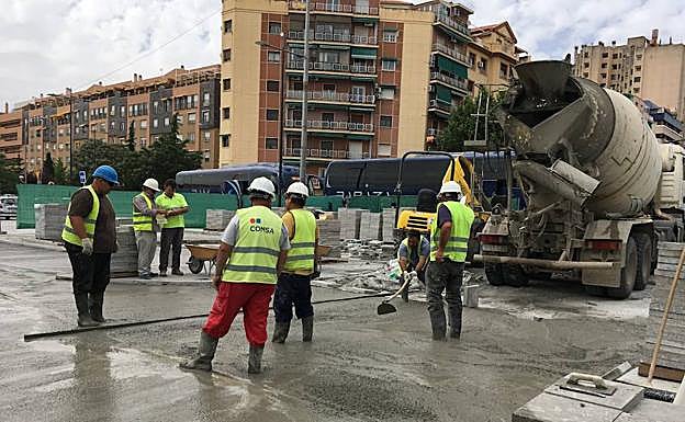 Trabajos en la entrada a la estación.