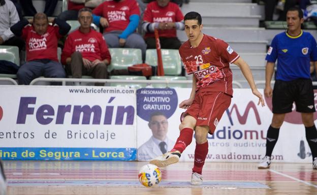 Manu Piqueras durante un partido de esta temporada.