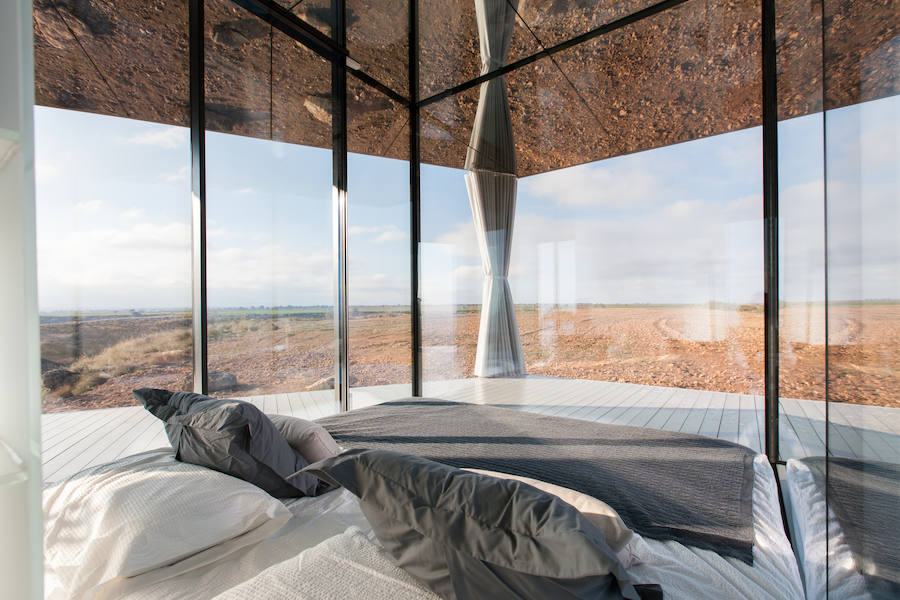 La casa del desierto ya está instalada en pleno desierto de Gorafe. Los 20 metros cuadrados albergan un dormitorio, baño, cocina y zona de estar