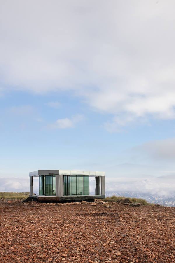 La casa del desierto ya está instalada en pleno desierto de Gorafe. Los 20 metros cuadrados albergan un dormitorio, baño, cocina y zona de estar