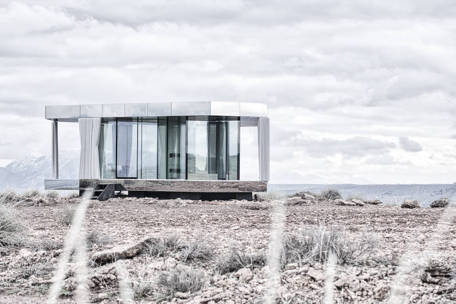 La casa del desierto ya está instalada en pleno desierto de Gorafe. Los 20 metros cuadrados albergan un dormitorio, baño, cocina y zona de estar