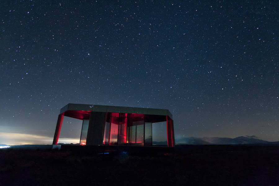 La casa del desierto ya está instalada en pleno desierto de Gorafe. Los 20 metros cuadrados albergan un dormitorio, baño, cocina y zona de estar