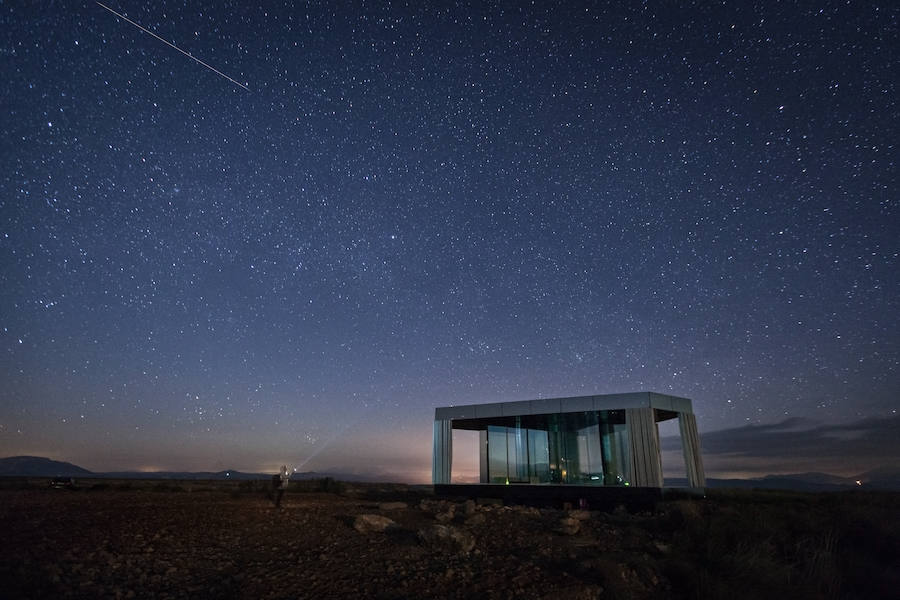 La casa del desierto ya está instalada en pleno desierto de Gorafe. Los 20 metros cuadrados albergan un dormitorio, baño, cocina y zona de estar