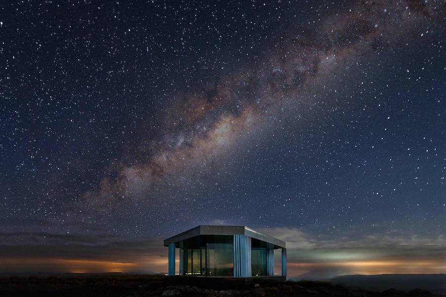 La casa del desierto ya está instalada en pleno desierto de Gorafe. Los 20 metros cuadrados albergan un dormitorio, baño, cocina y zona de estar