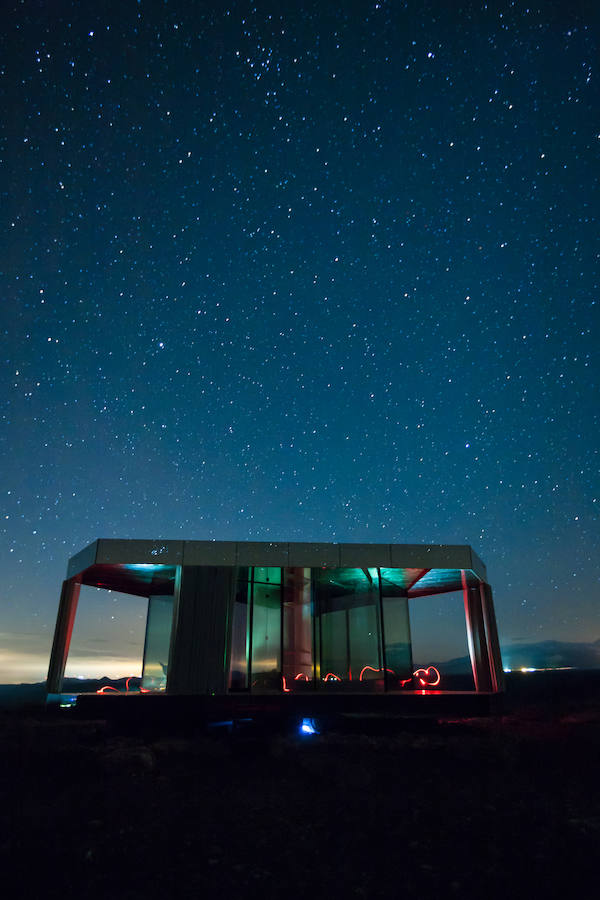 La casa del desierto ya está instalada en pleno desierto de Gorafe. Los 20 metros cuadrados albergan un dormitorio, baño, cocina y zona de estar