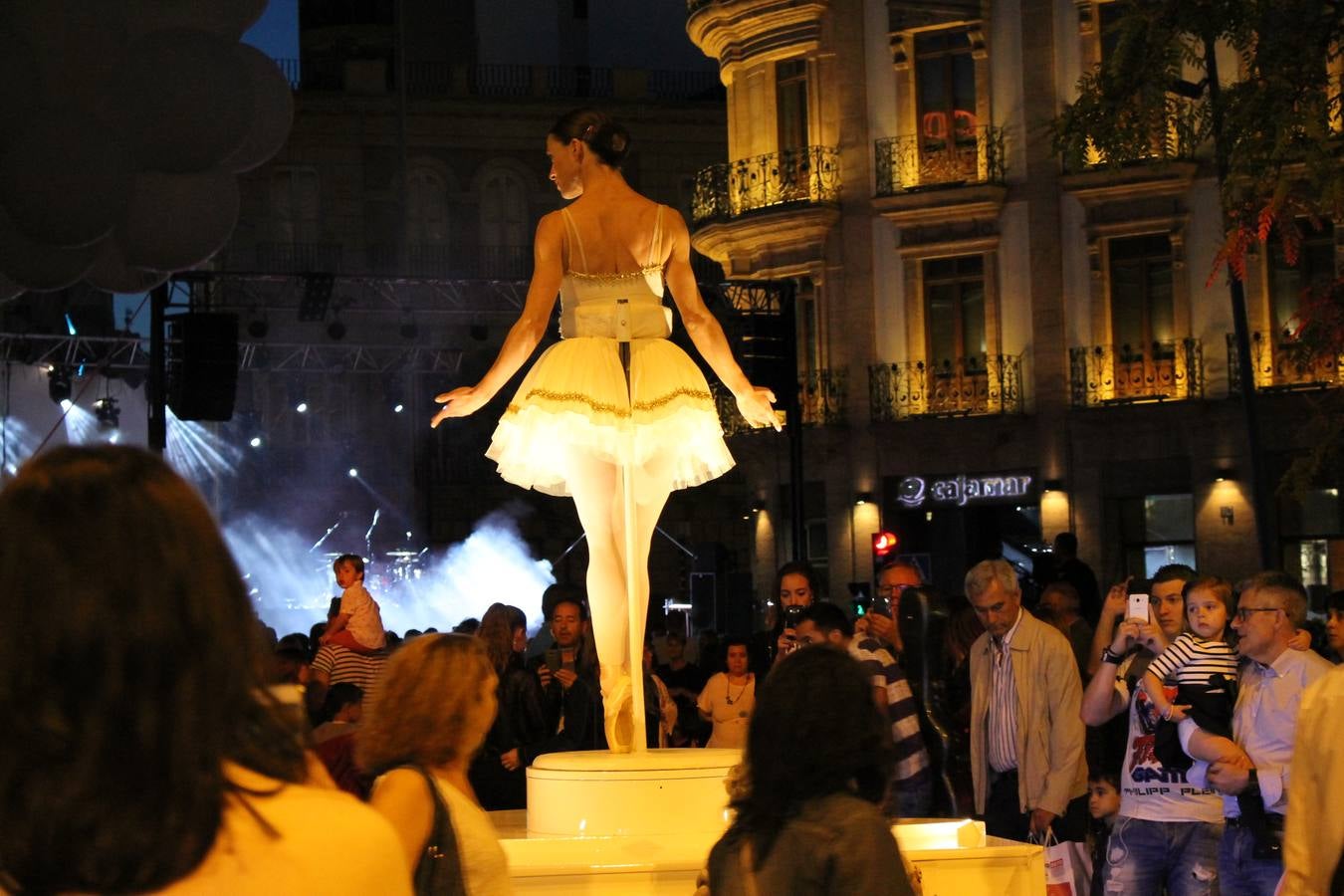 Miles de almerienses volvieron a encontrarse en este evento anual, en el que se promocionaron las bondades de la cocina local