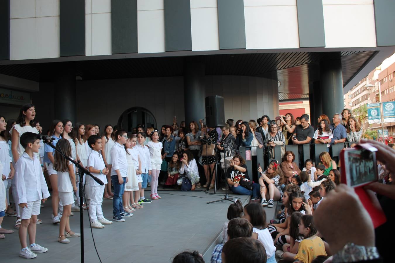 Miles de almerienses volvieron a encontrarse en este evento anual, en el que se promocionaron las bondades de la cocina local