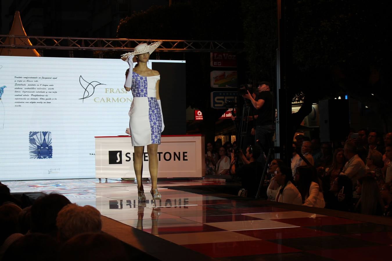 Miles de almerienses volvieron a encontrarse en este evento anual, en el que se promocionaron las bondades de la cocina local