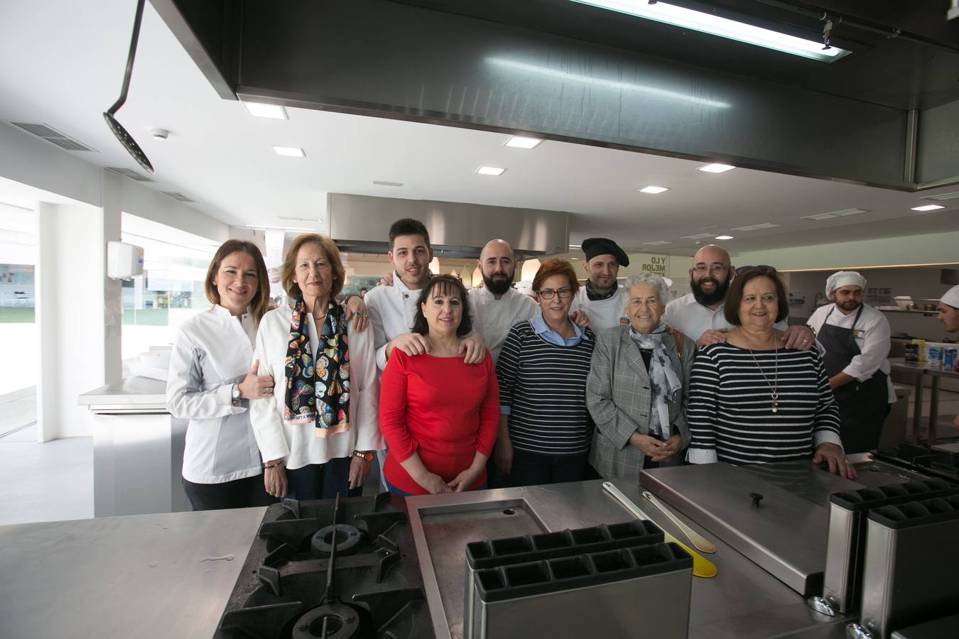 Rafael Arroyo, Chef del restaurante El Claustro:«A los tradicionales buñuelos de la feria»