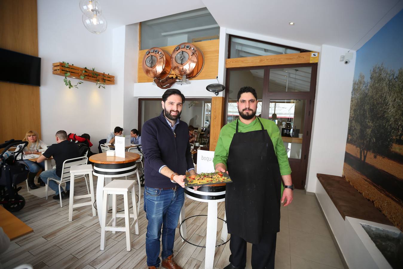 Ricardo Cañadas, jefe de sala y propietario de Boqué: «El corpus me sabe a tradición, a amistad y a alegría, los tres pilares de nuestra feria»