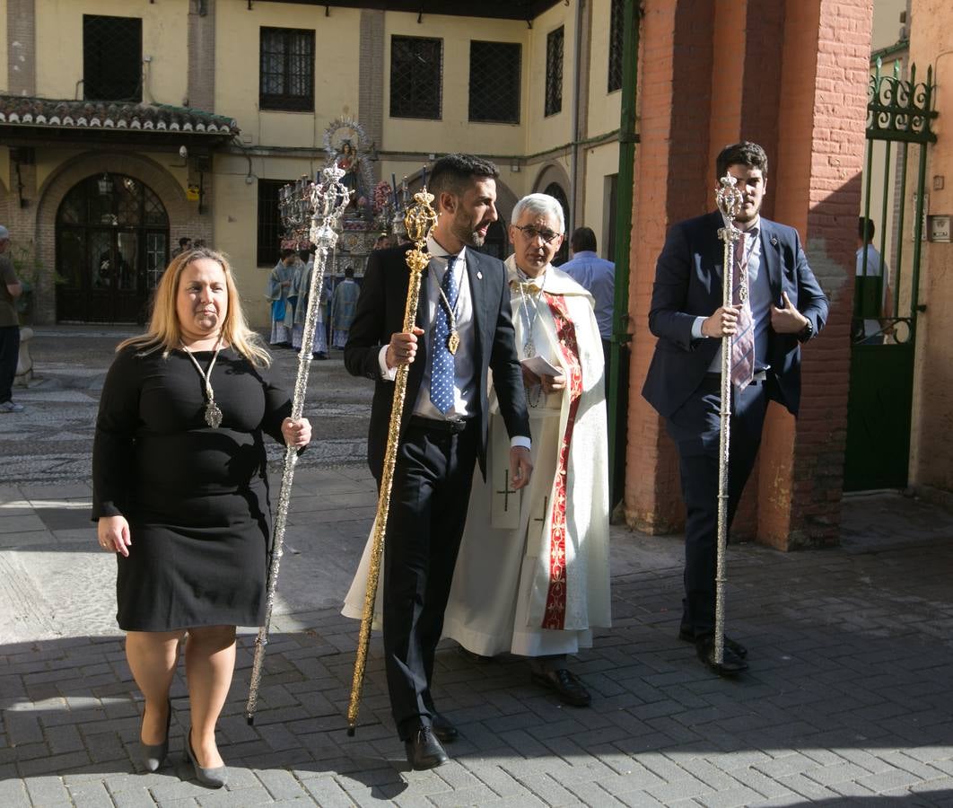 La imagen de la Virgen iba sobre su paso de orfebrería a las órdenes de Dionisio Martínez yde Eduardo Salamanca