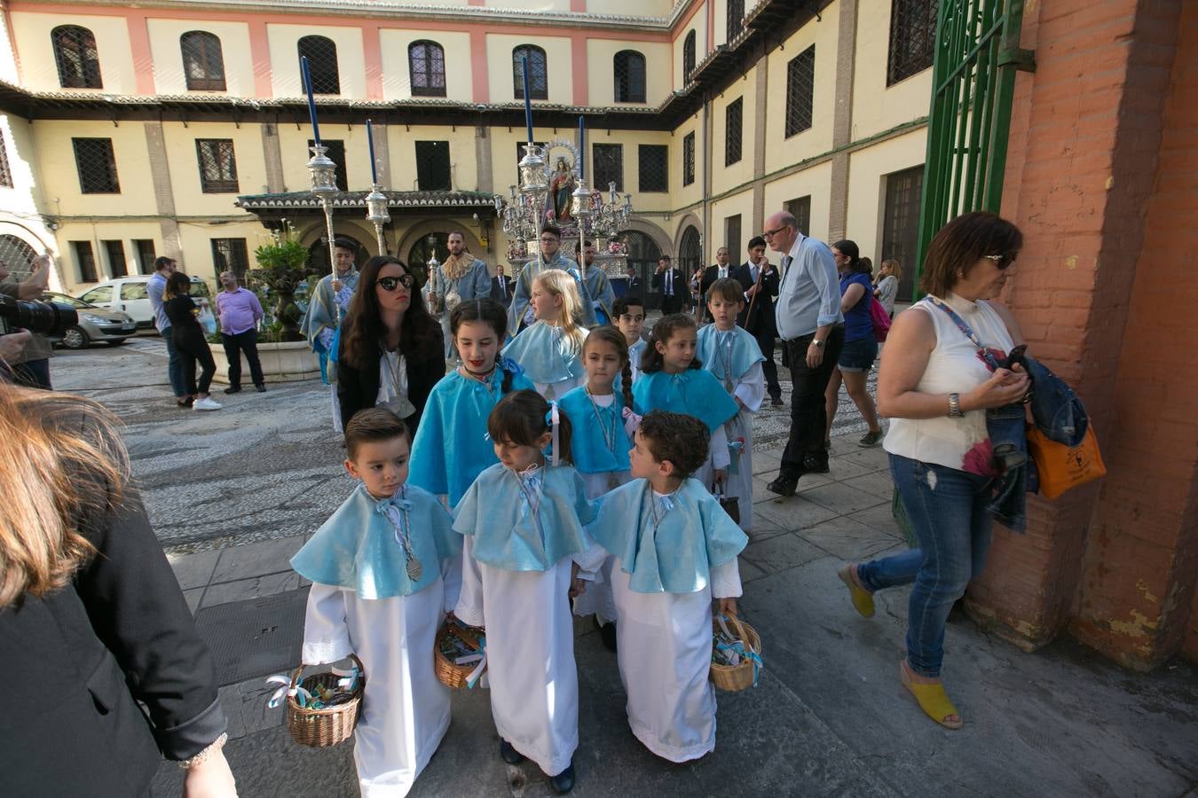 La imagen de la Virgen iba sobre su paso de orfebrería a las órdenes de Dionisio Martínez yde Eduardo Salamanca