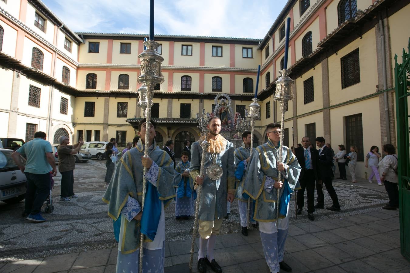 La imagen de la Virgen iba sobre su paso de orfebrería a las órdenes de Dionisio Martínez yde Eduardo Salamanca