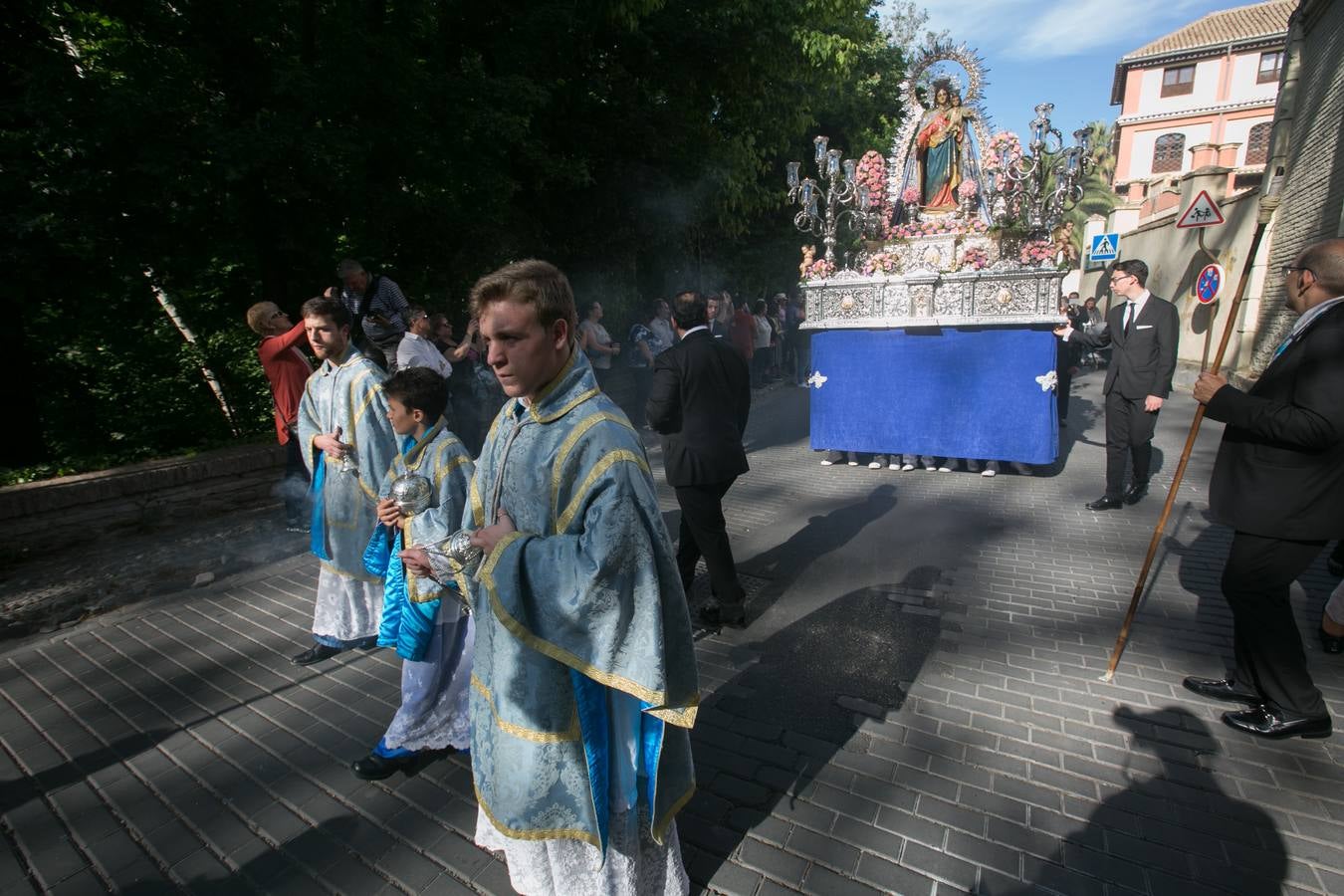 La imagen de la Virgen iba sobre su paso de orfebrería a las órdenes de Dionisio Martínez yde Eduardo Salamanca