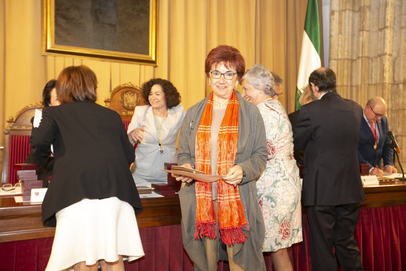 El Crucero del Hospital Real acogió ayer viernes el acto de entrega de medallas y distinciones honoríficas por parte de la UGR a miembros de la comunidad universitaria, presidido por la rectora Pilar Aranda