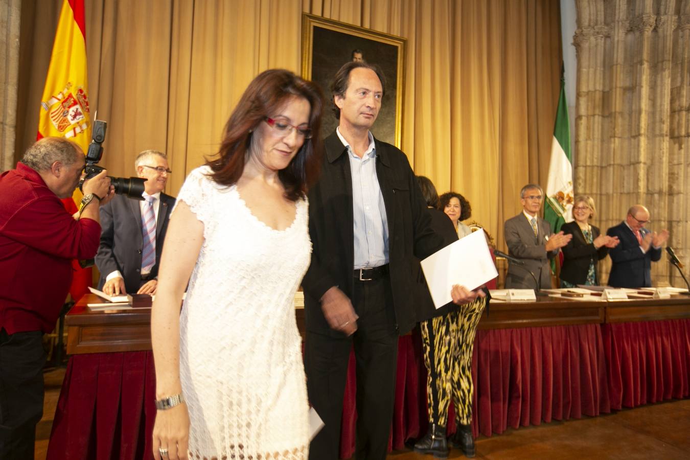 El Crucero del Hospital Real acogió ayer viernes el acto de entrega de medallas y distinciones honoríficas por parte de la UGR a miembros de la comunidad universitaria, presidido por la rectora Pilar Aranda