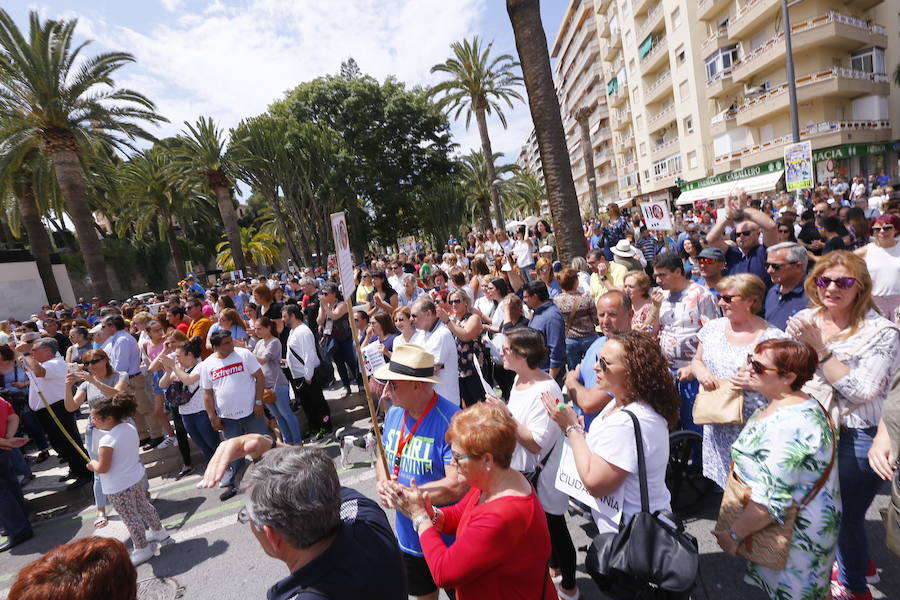 Más de 1.500 personas protestan contra la decisión del Gobierno de reformar el antiguo pabellón militar para acoger inmigrantes | Es la segunda protesta en menos de 24 horas