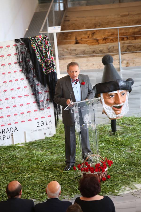 El periodista granadino ha dado así el pistoletazo de salida a la Feria del Corpus desde el Cuarto Real de Santo Domingo 