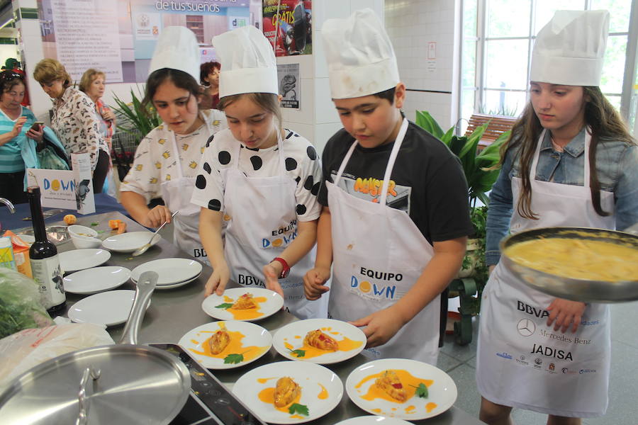 Han participado 24 del centro, distribuidos en cuatro grupos guiados por un chef profesional