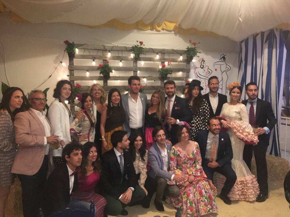 La Resaca - La Rehuerta. Sigue funcionando a la perfección el ‘santo matrimonio’ que hace unos años alcanzaban las casetas La Resaca y La Rehuerta. Una presumía de veteranía, la otra de juventud. Eso sí, entre las dos han conseguido crear un extraordinario ambiente que mejora con cada año.Puedes ver todas las fotos de este Corpus  en este enlace .