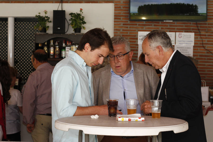 Con un sol radiante, el ferial empezó a llenarse de buen ambiente, mejor comida, y ganas de fiesta. Para ver todas las fotos del Corpus,  en este enlace .