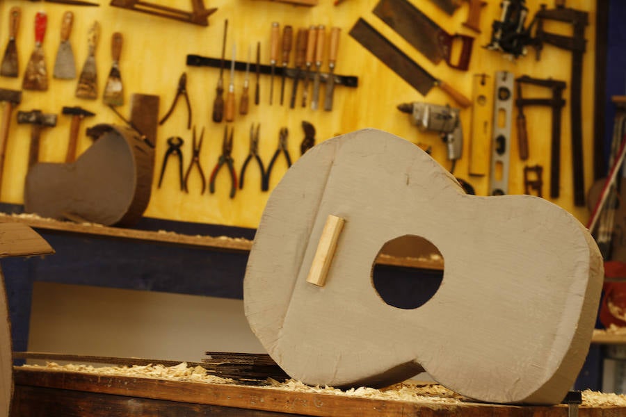 Con un sol radiante, el ferial empezó a llenarse de buen ambiente, mejor comida, y ganas de fiesta. Para ver todas las fotos del Corpus,  en este enlace .