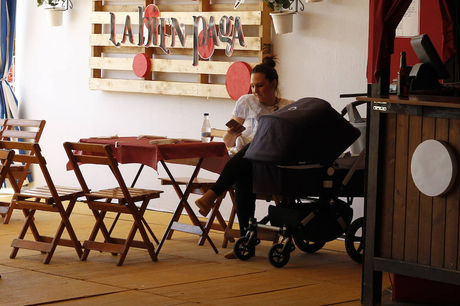 Con un sol radiante, el ferial empezó a llenarse de buen ambiente, mejor comida, y ganas de fiesta. Para ver todas las fotos del Corpus,  en este enlace .