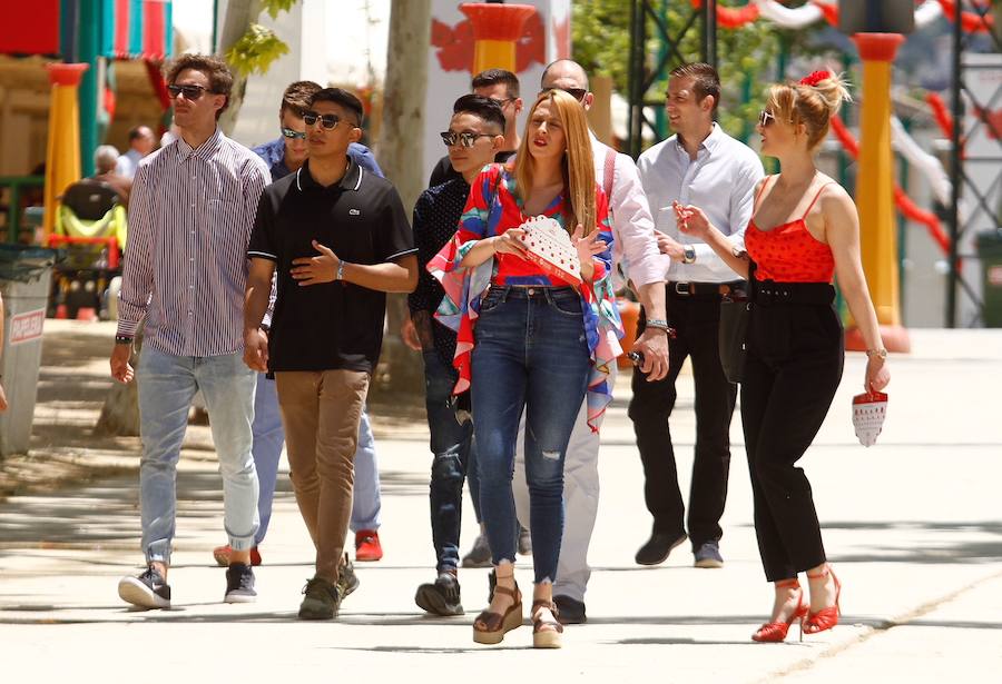 Con un sol radiante, el ferial empezó a llenarse de buen ambiente, mejor comida, y ganas de fiesta. Para ver todas las fotos del Corpus,  en este enlace .