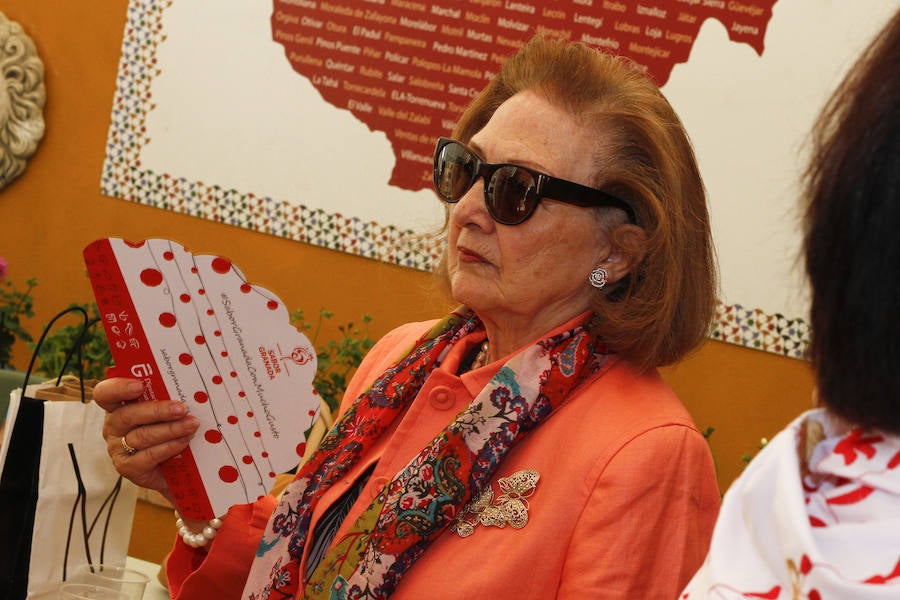 La diputada provincial de Desarrollo Sostenible y Empleo, Ana Muñoz, ha inaugurado el espacio destinado a la plataforma en la caseta de Diputación en la Feria del Corpus 2018. Más fotos de Corpus,  en este enlace