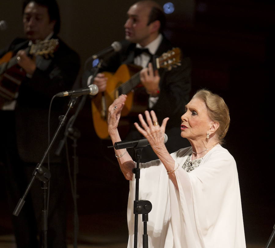 Actuación de María Dolores Pradera en el Auditorio Manuel de Falla de Granada en 2012