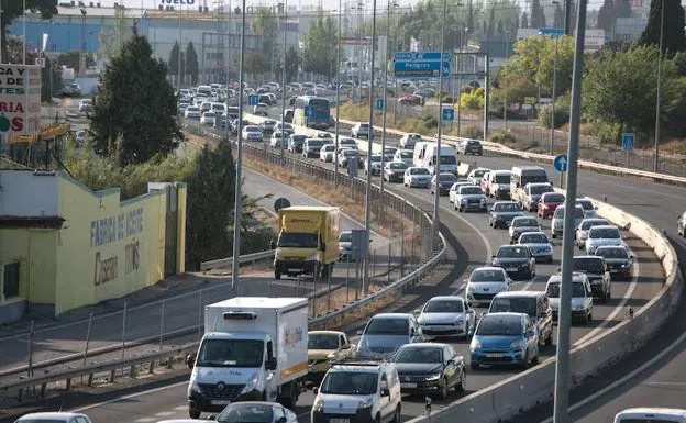 Once mil coches menos al día en la Circunvalación desde que empezó a funcionar el metro