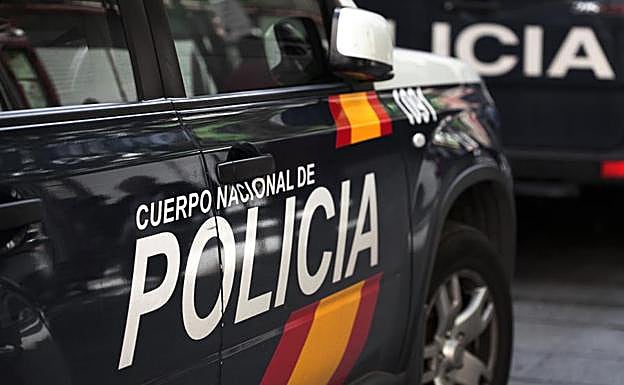Trágica muerte de un mecánico al caerle encima un coche que arreglaba