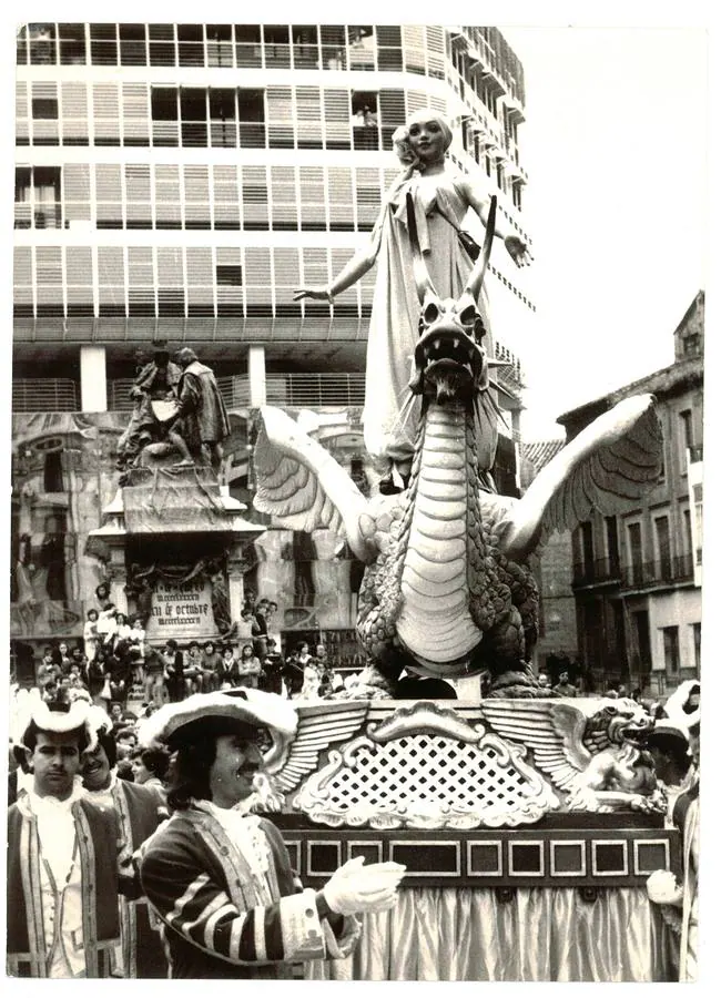 Atuendo diseñado para la Tarasca de 1978. Puedes ver más fotos del Corpus  en este enlace .