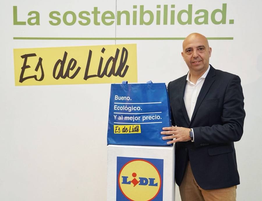 La compañía elimina las bolsas de plástico de sus tiendas en España