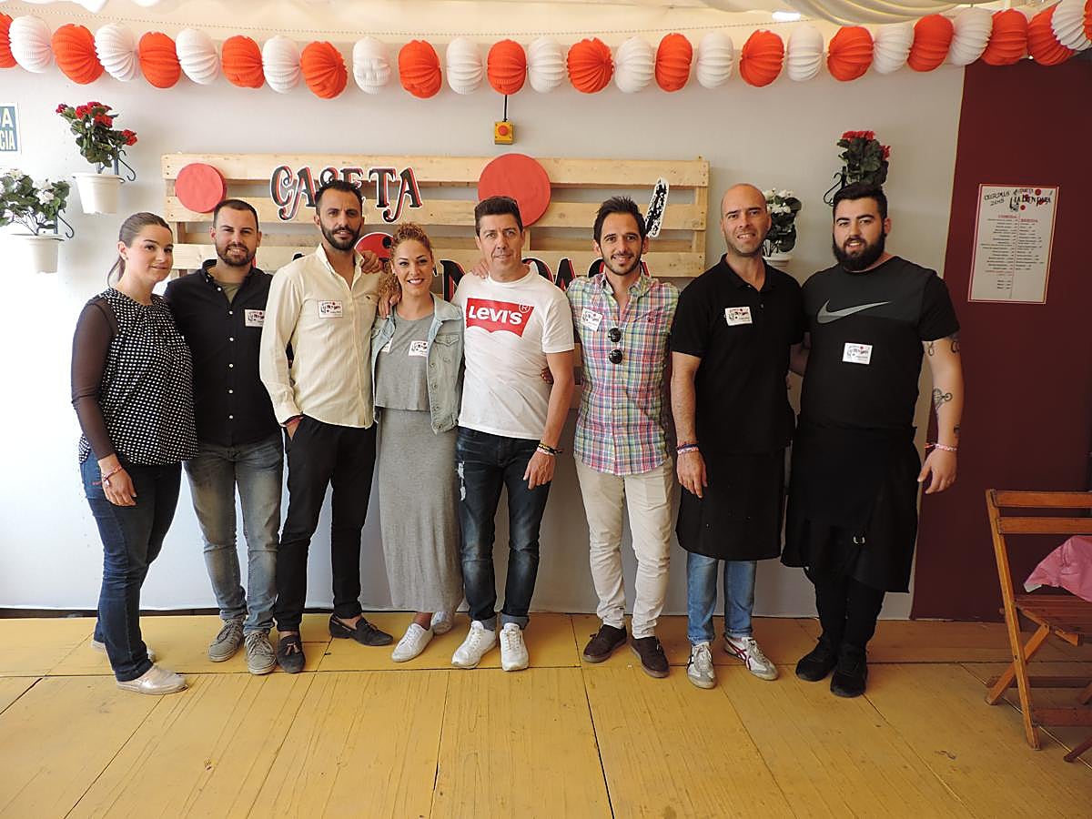 La bien pagá. La caseta con nombre de copla que logra llenarse todos los días de fiesta y alegría. La caseta La Bien Pagá ha sido una de las últimas en incorporarse a la nómina del Corpus granadino, pero lo ha hecho por la puerta grande, al menos en lo referente a aceptación del público. Y es que cada día esta caseta con nombre de copla logra llenarse de gente, especialmente de personas jóvenes que buscan el extraordinario ambiente que ofrece.Puedes ver todas las fotos de este Corpus  en este enlace .