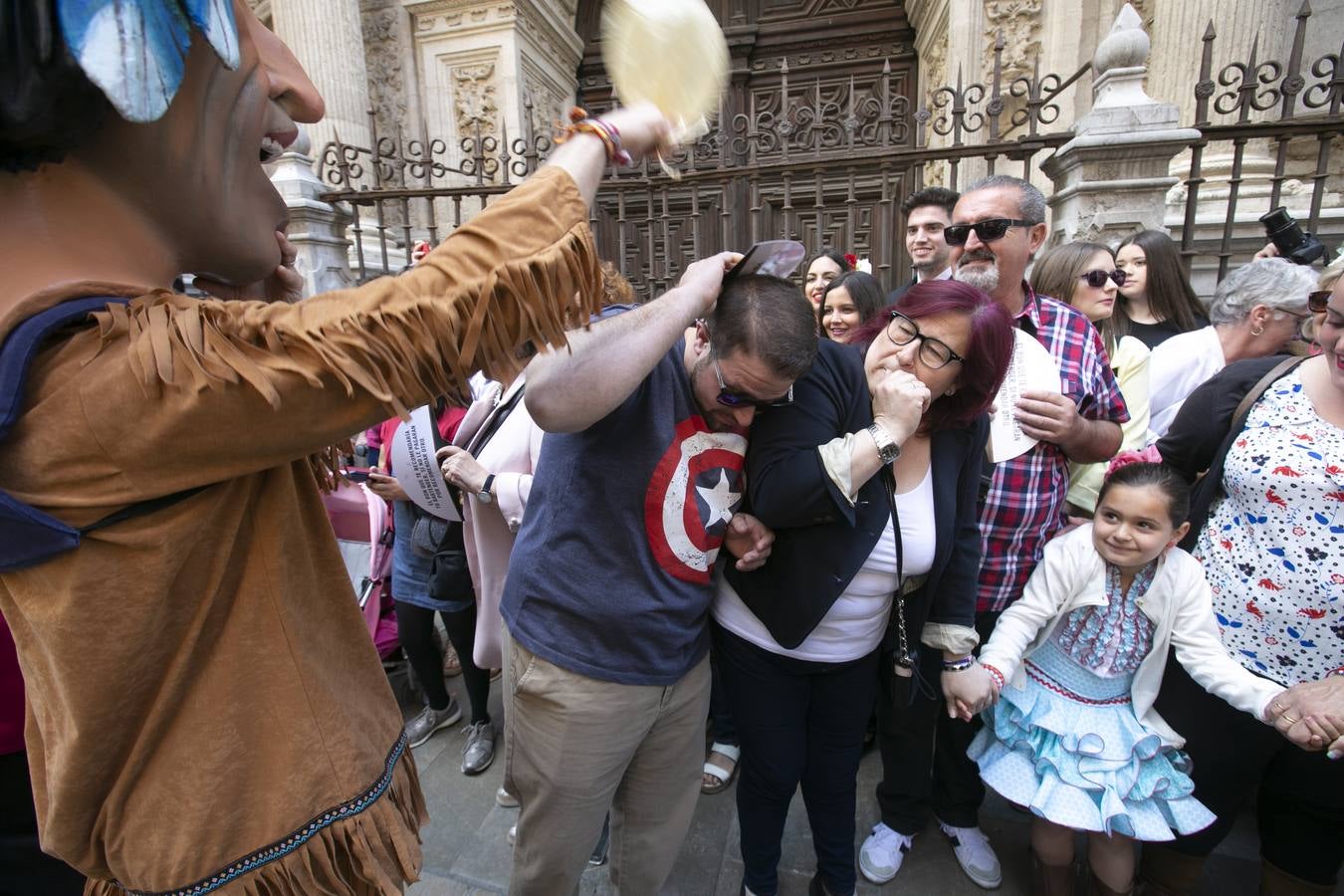 Música, diversión y también moda, en el arranque de los días grandes de la Feria del Corpus, que ha vivido una mañana vibrante con calles abarrotadas. Puedes ver todas las fotos del Corpus pinchando en  este enlace .