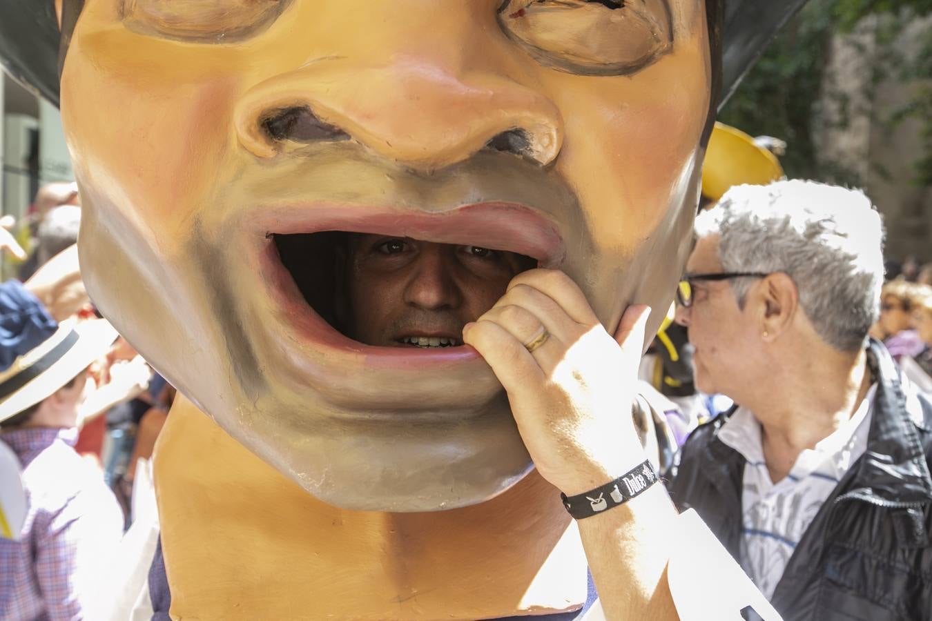 Música, diversión y también moda, en el arranque de los días grandes de la Feria del Corpus, que ha vivido una mañana vibrante con calles abarrotadas. Puedes ver todas las fotos del Corpus pinchando en  este enlace .