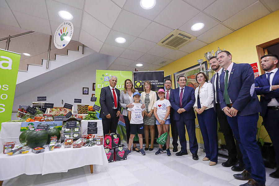 La presidenta de la Junta de Andalucía ha vuelto hoy a Granada tras un tiempo sin visitas para recorrer las instalaciones de la cooperativa El Grupo de Castell de Ferro