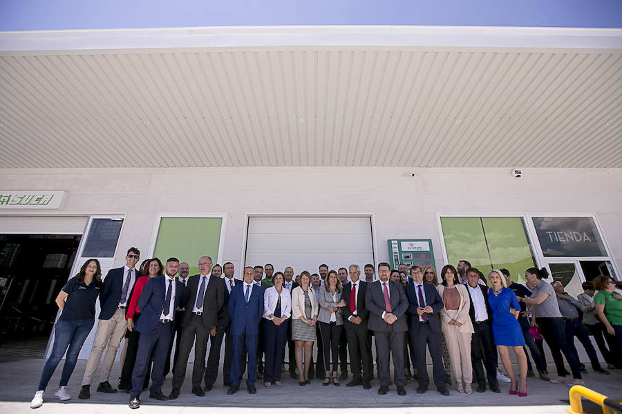 La presidenta de la Junta de Andalucía ha vuelto hoy a Granada tras un tiempo sin visitas para recorrer las instalaciones de la cooperativa El Grupo de Castell de Ferro