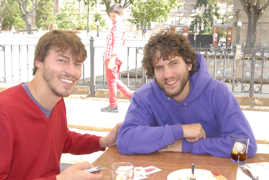 Como cada mediodía durante estas fiestas, los amigos de IDEAL se reúnen en Las Titas para celebrar la Feria del Corpus. Si quieres ver el ambiente en el Ferial, en el desfile de La Tarasca o en días anteriores  pulsa este enlace .