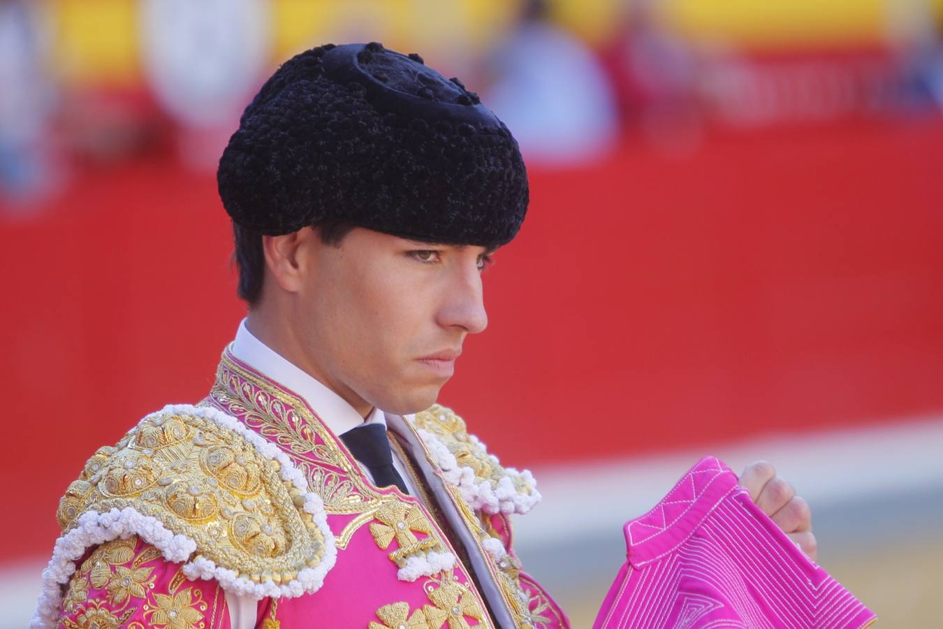 El diestro peruano Joaquín Galdós protagonizó la primera salida a hombros del serial, merced a una entregadísima actuación, en una tarde en la que Álvaro Lorenzo también rayó a buen nivel, pero perdiendo el triunfo por su mala espada. Puedes ver todas las imágenes de este Corpus pinchando en el  siguiente enlace .