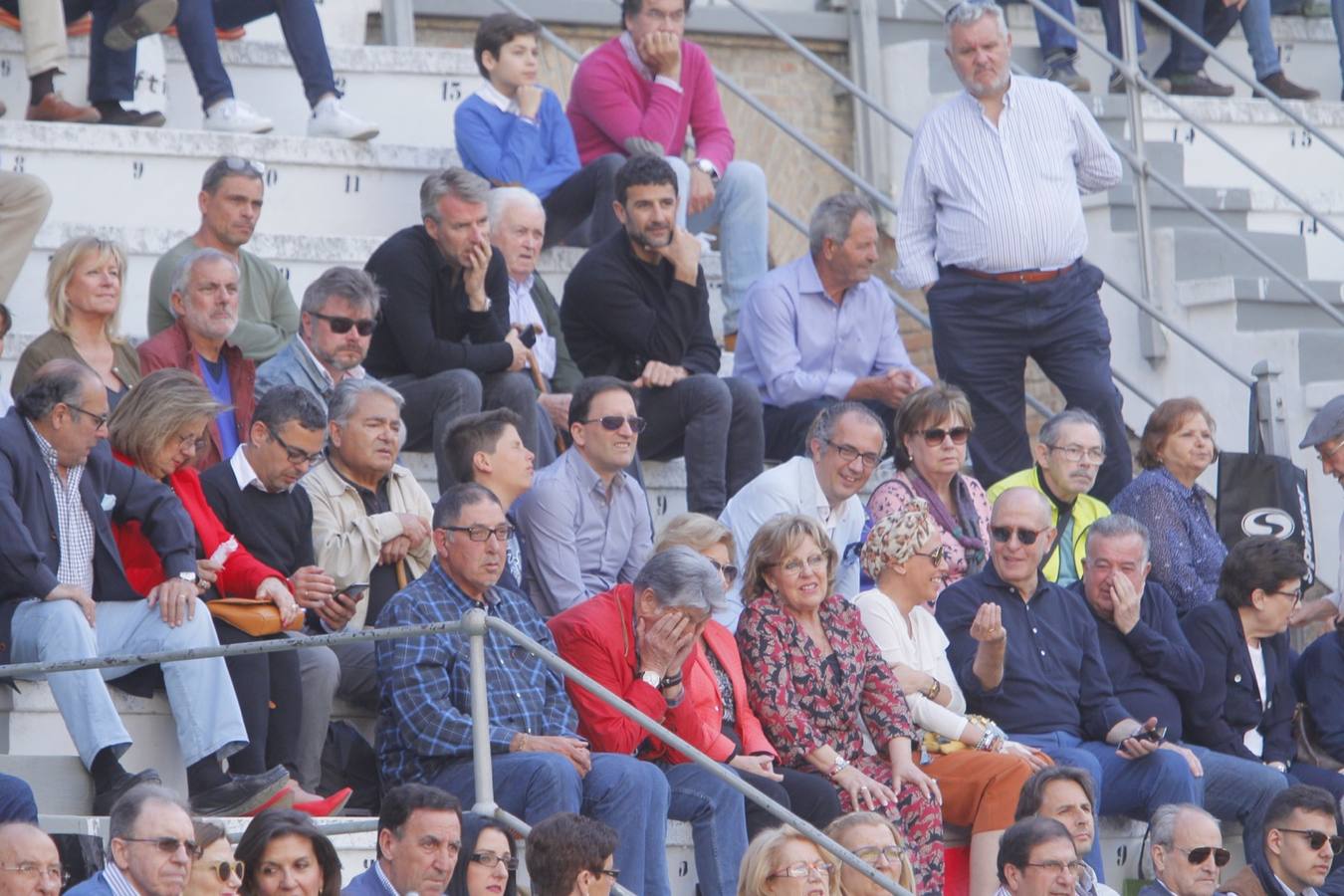 El diestro peruano Joaquín Galdós protagonizó la primera salida a hombros del serial, merced a una entregadísima actuación, en una tarde en la que Álvaro Lorenzo también rayó a buen nivel, pero perdiendo el triunfo por su mala espada. Puedes ver todas las imágenes de este Corpus pinchando en el  siguiente enlace .