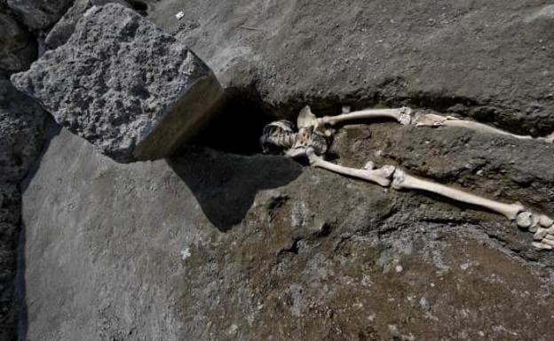 Escalofriante descubrimiento en Pompeya: una piedra le aplastó la cabeza