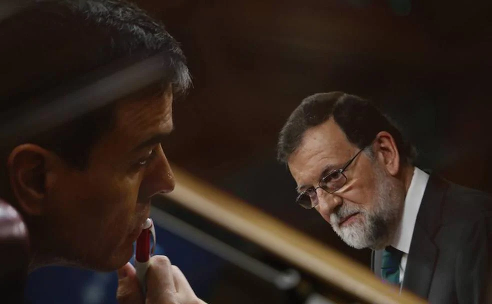El secretario general del PSOE, Pedro Sánchez, y el presidente del Gobierno, Mariano Rajoy