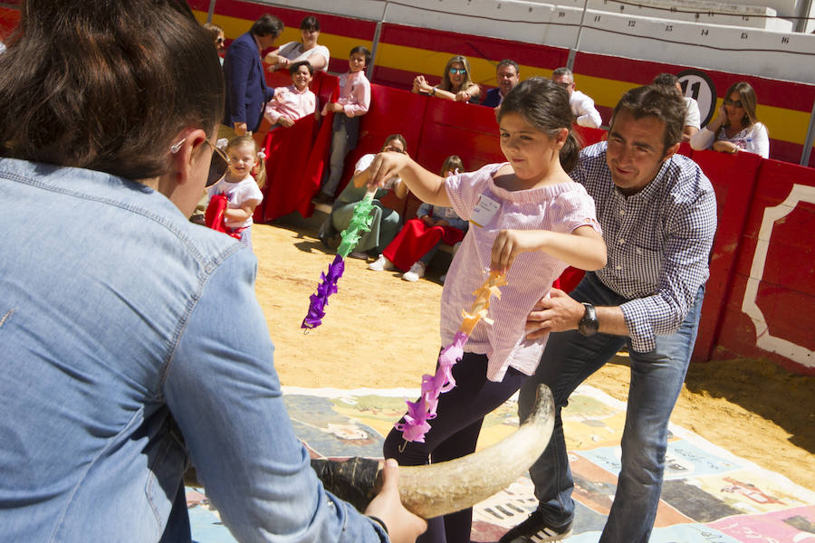 El ruedo de la Monumental de Frascuelo vivió ayer una jornada especial con los niños como protagonistas