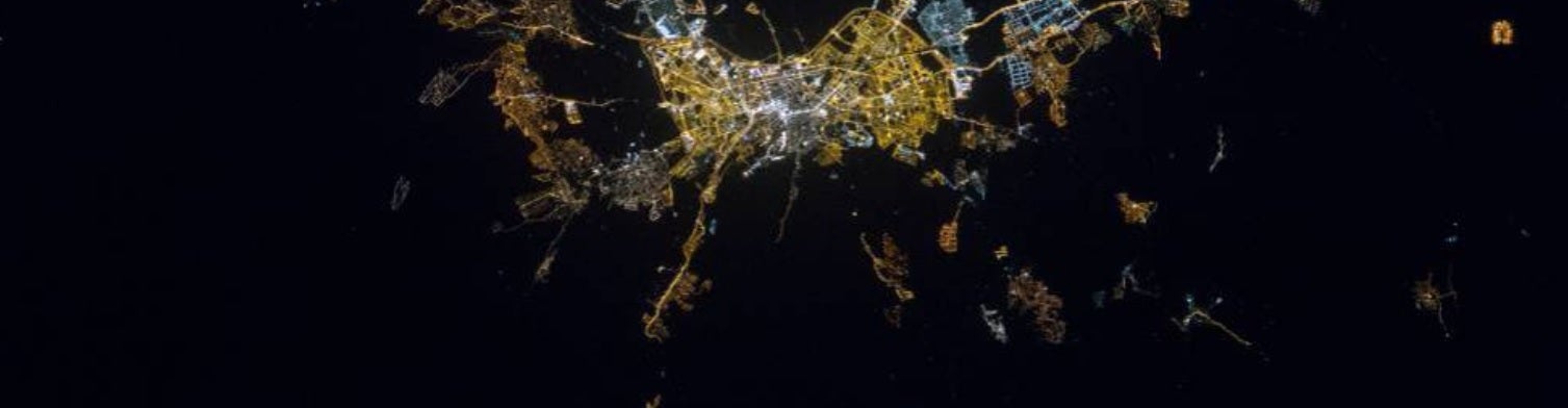 Abajo, los bosques de la Alhambra o Dehesa del Generalife.