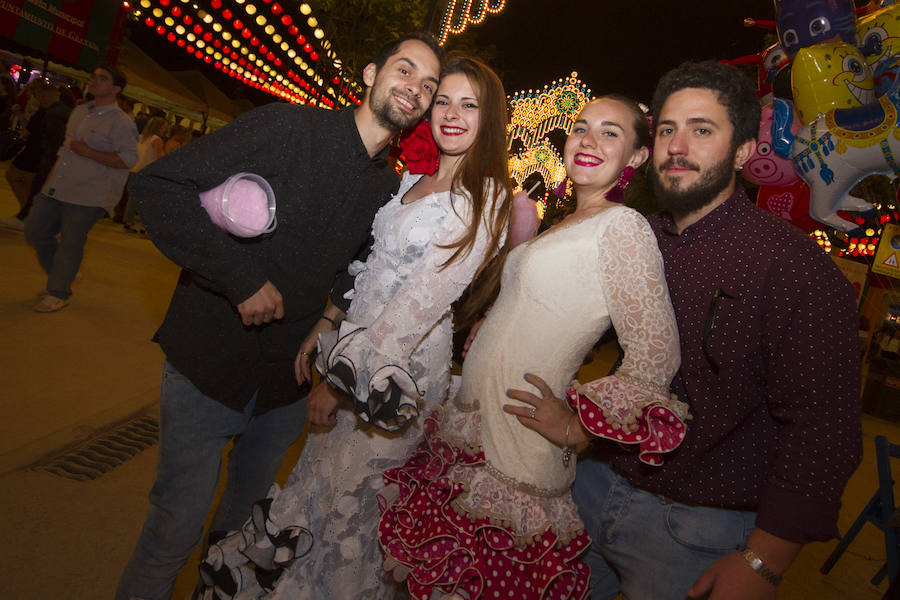 El Real de la Feria ha recibido a más público que en días anteriores porque empieza el fin de semana. Para ver más fotos del Corpus puedes hacerlo en  este enlace