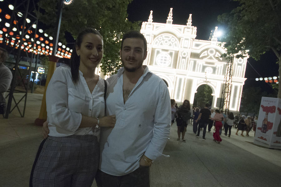 El Real de la Feria ha recibido a más público que en días anteriores porque empieza el fin de semana. Para ver más fotos del Corpus puedes hacerlo en  este enlace