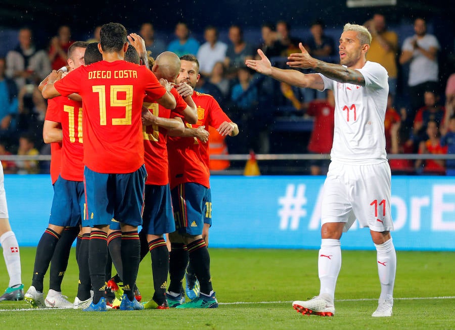 El Estadio de la Cerámica acoge este amistoso de preparación para el Mundial, competición en la que España debutará el viernes 15 ante Portugal, mientras que Suiza tendrá que esperar dos días más para enfrentarse a su primer rival, la Brasil de Neymar.