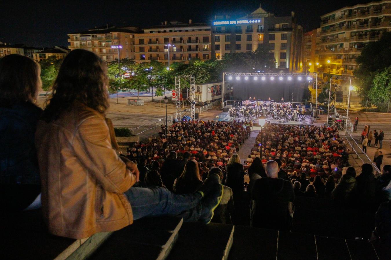 El Corpus se despidió pendiente de las tormentas en el ferial y con traca desde el Palacio de Congresos. Todas las fotos de la Feria del Corpus, en  este enlace.